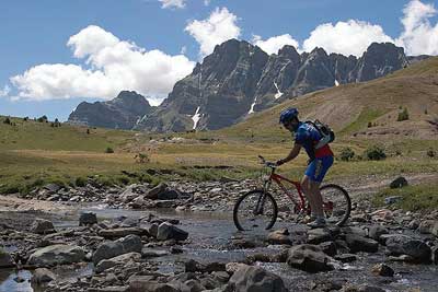 Cruzando el rï¿½o Escarra